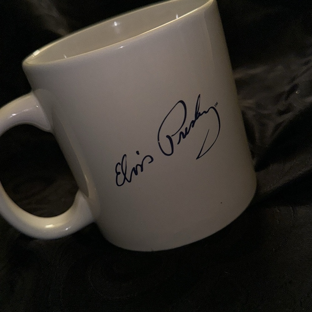 Elvis Presley blue Hawaii coffee mug - Picture 4 of 7